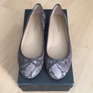 BRAND NEW Banana Republic Flats